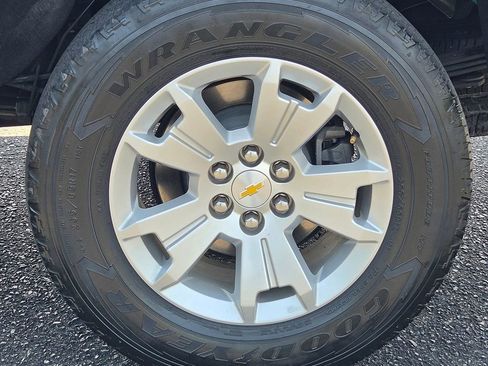 Used 2022 Chevrolet Colorado LT AWD/4WD image 5