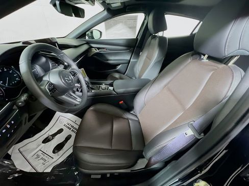 New 2026 MAZDA MAZDA3 Hatchback w/Premium Plus Pkg image 16