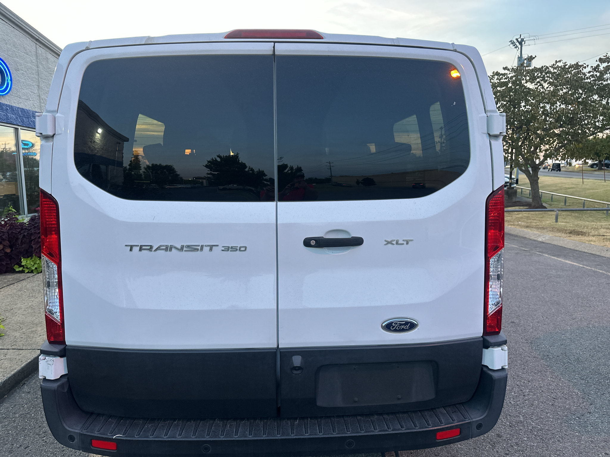 Used 2021 Ford Transit 350 XLT RWD image 5