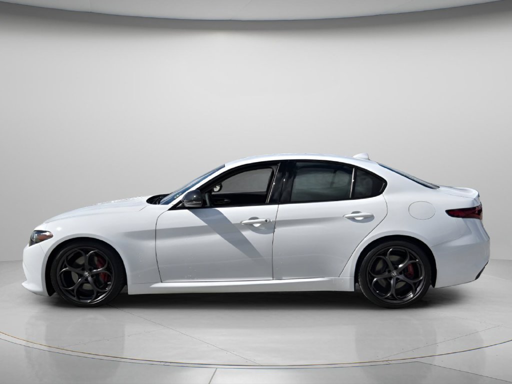 Used 2019 Alfa Romeo Giulia w/ Quick Order Package 22K Sport RWD image 5