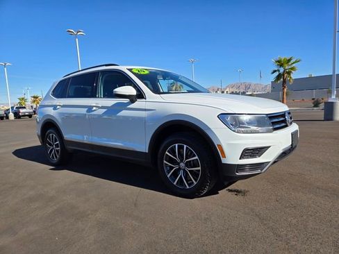 Used 2020 Volkswagen Tiguan SE w/ Panoramic Sunroof Package image 2