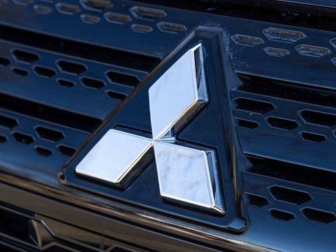 Used 2023 Mitsubishi Eclipse Cross SE image 32