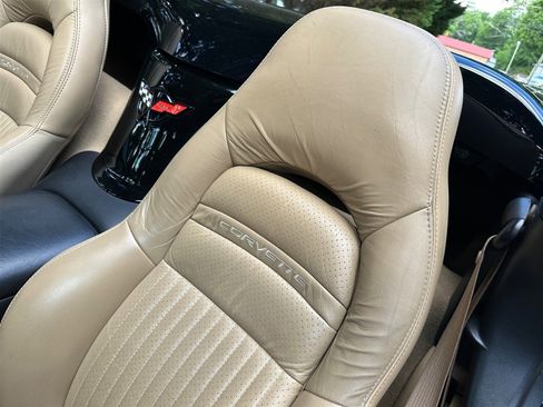 Used 2004 Chevrolet Corvette Convertible w/ Preferred Equipment Group image 37