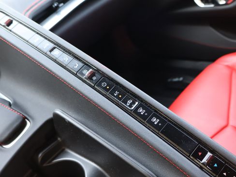 Used 2021 Chevrolet Corvette Stingray Coupe w/ Battery Protection Package image 25