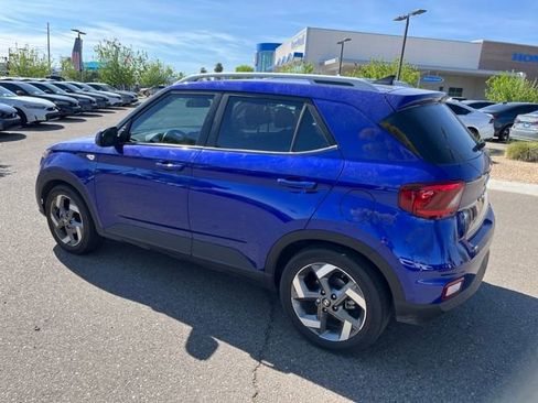 Used 2022 Hyundai Venue SEL image 2