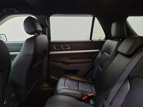 Used 2016 Ford Explorer XLT w/ Equipment Group 202A AWD/4WD image 18