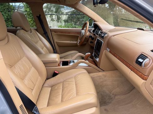 Used 2006 Porsche Cayenne Turbo S AWD/4WD image 16