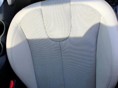 Used 2012 Hyundai Veloster w/ Style Pkg image 15