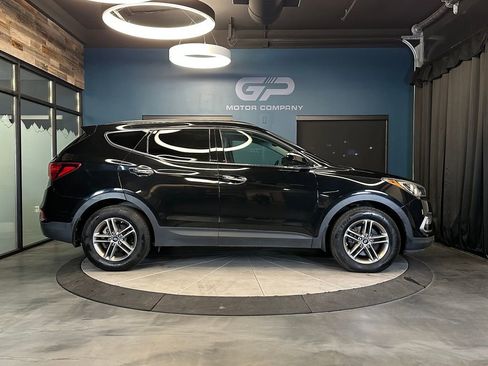 Used 2017 Hyundai Santa Fe Sport AWD/4WD image 2