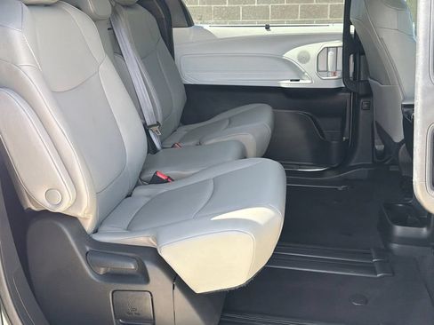 Used 2025 Toyota Sienna XLE FWD image 14