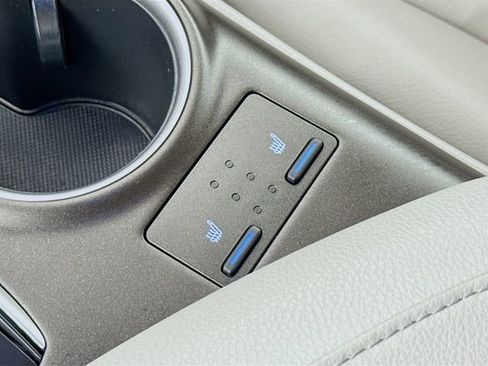 Used 2022 Toyota Camry XLE image 19