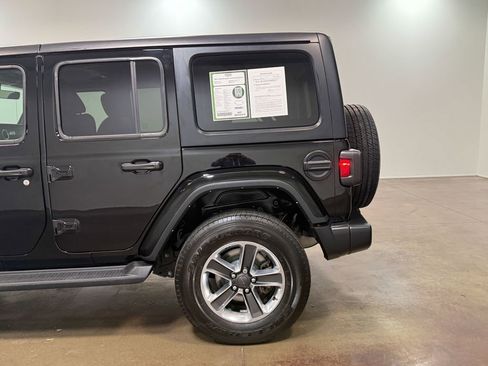 Used 2022 Jeep Wrangler Unlimited Sahara AWD/4WD image 36