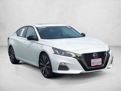 Used 2020 Nissan Altima 2.5 SR w/ Premium Package image 3