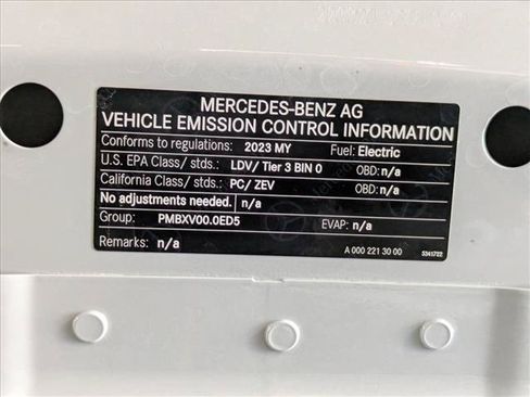 Certified 2023 Mercedes-Benz EQB 300 4MATIC image 28
