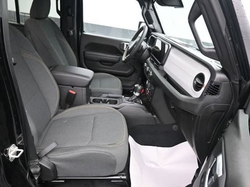 Used 2024 Jeep Gladiator Willys image 7