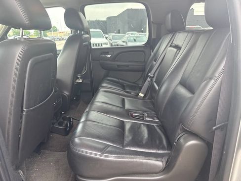 Used 2011 GMC Yukon XL SLT w/ SLT-2 Equipment Package AWD/4WD image 11
