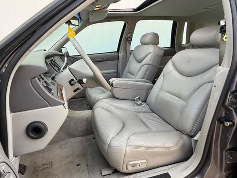 Used 1995 Lincoln Town Car Cartier RWD image 4