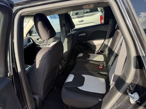 Used 2014 Jeep Cherokee Latitude FWD image 13