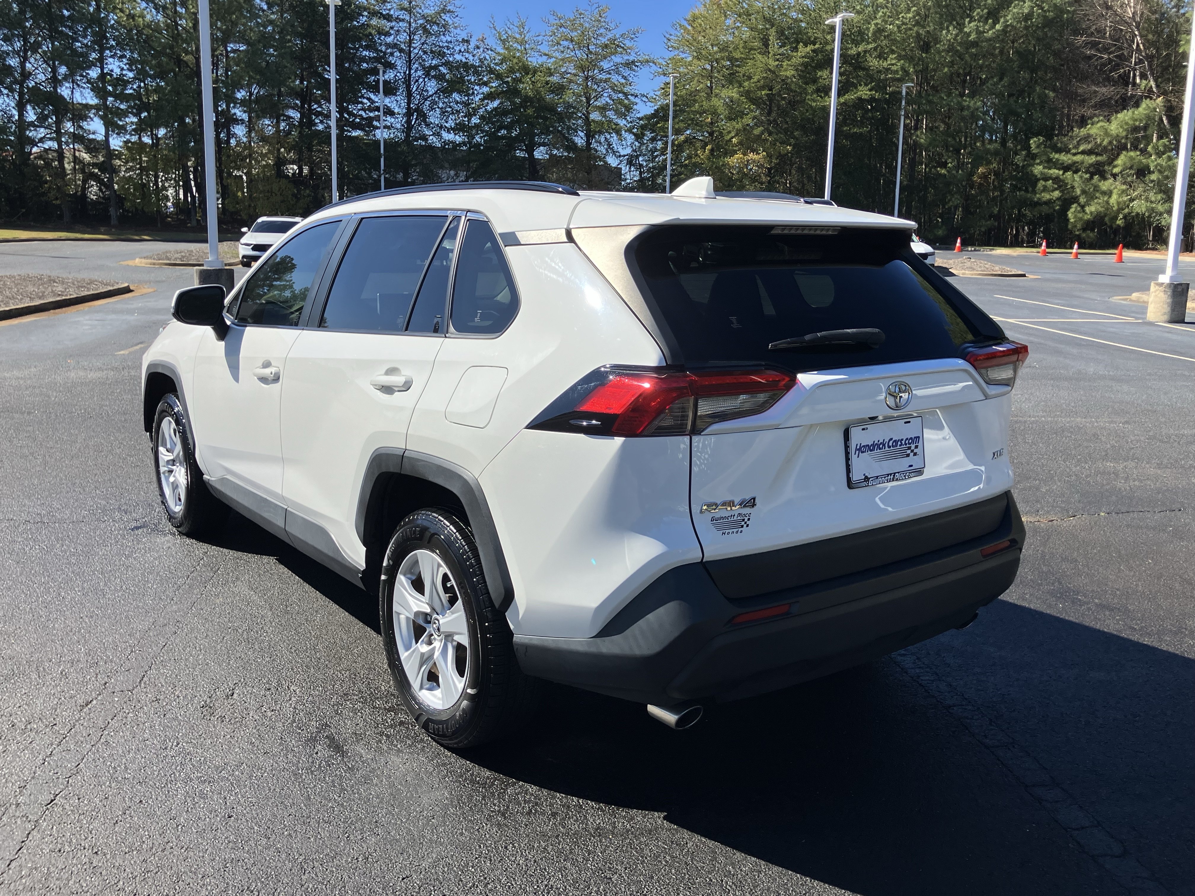 Used 2019 Toyota RAV4 XLE w/ Convenience Package FWD image 8
