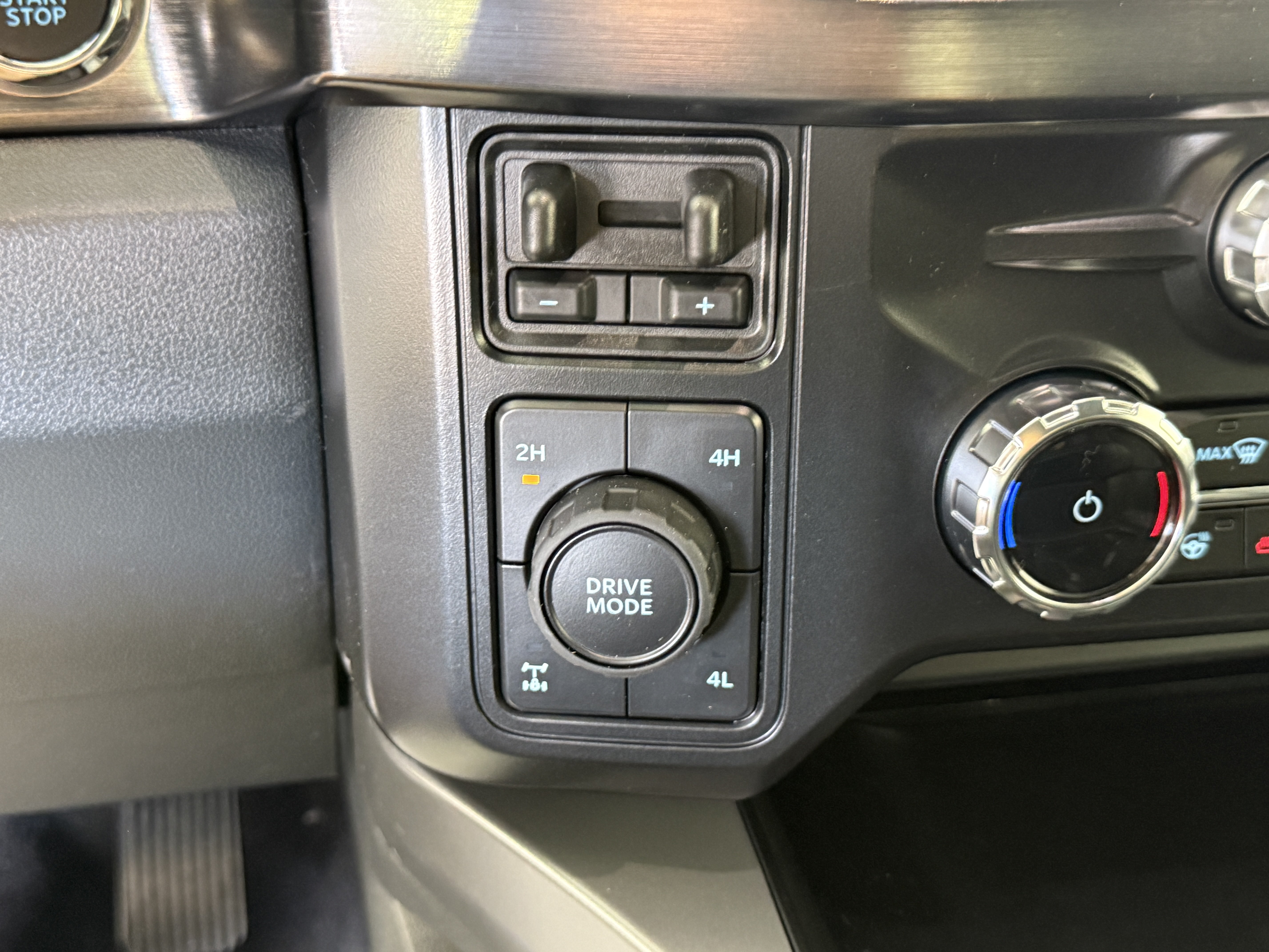 New 2026 Ford F250 Lariat w/ FX4 Off-Road Package AWD/4WD image 21
