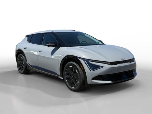 New 2026 Kia EV6 Wind RWD image 7
