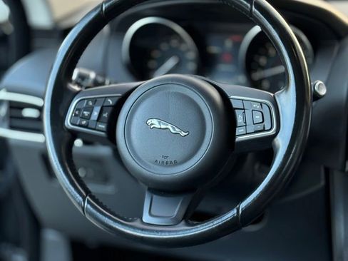 Used 2018 Jaguar F-PACE Premium image 17