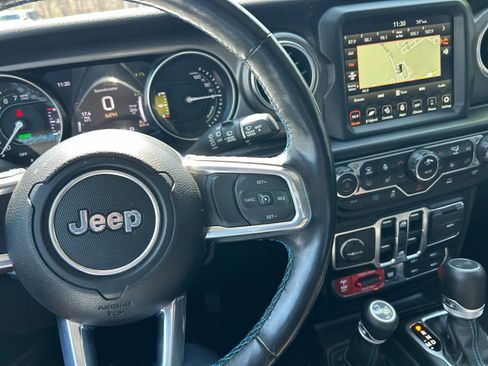 Used 2023 Jeep Wrangler Unlimited Rubicon 4xe w/ Cold Weather Group AWD/4WD image 27
