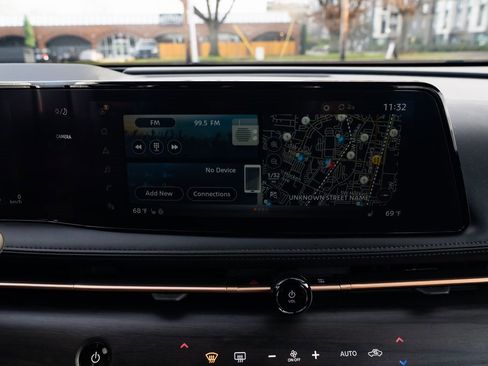 Used 2024 Nissan Ariya AWD image 13