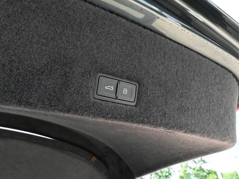 Used 2024 Lamborghini Urus Performante AWD/4WD image 46