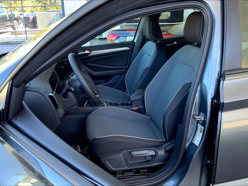 Used 2026 Volkswagen Jetta Sport FWD image 9