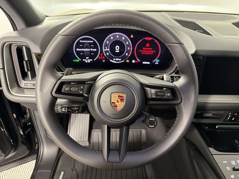 Used 2026 Porsche Cayenne AWD/4WD image 18