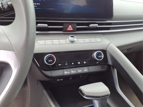 Used 2024 Hyundai Elantra SEL FWD image 6
