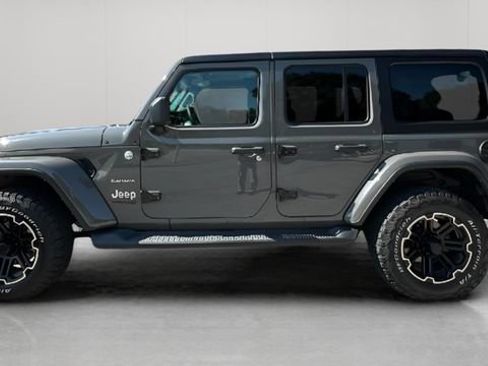 Used 2022 Jeep Wrangler Unlimited Sahara w/ LED Lighting Group AWD/4WD image 9