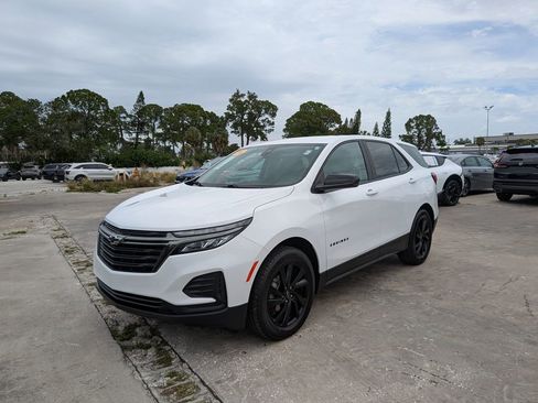 Used 2024 Chevrolet Equinox LS w/ LS Convenience Package FWD image 4