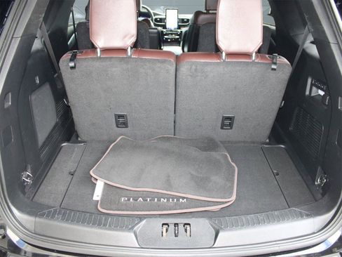 Used 2022 Ford Explorer Platinum w/ Equipment Group 601A image 32