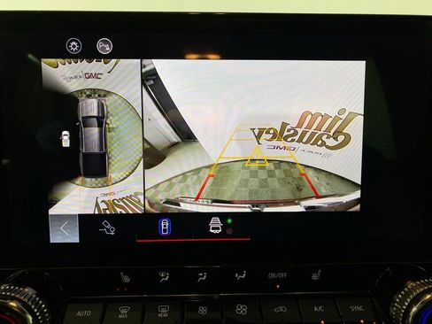 Used 2023 GMC Canyon AT4 w/ Technology Package image 17