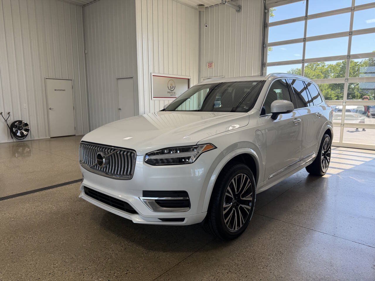 Used 2023 Volvo XC90 T8 Core AWD/4WD image 2