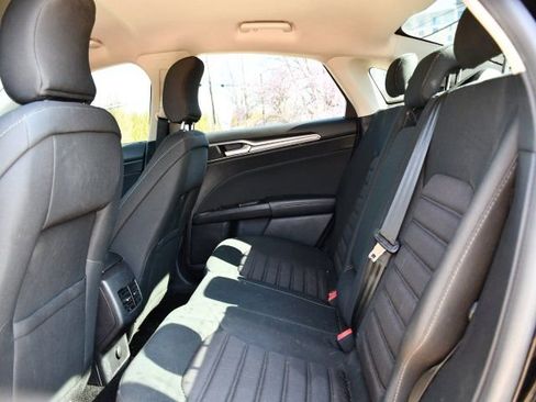 Used 2017 Ford Fusion SE w/ Fusion SE Technology Package image 15