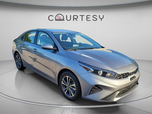 Certified 2024 Kia Forte LXS FWD image 5