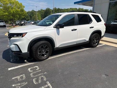 Used 2025 Honda Pilot TrailSport image 1