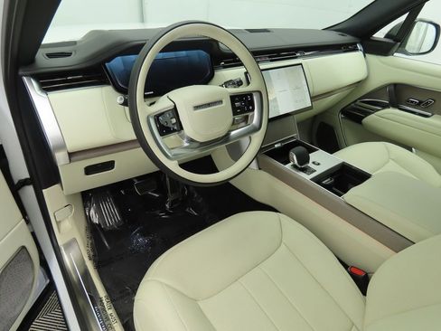 New 2025 Land Rover Range Rover Autobiography image 10
