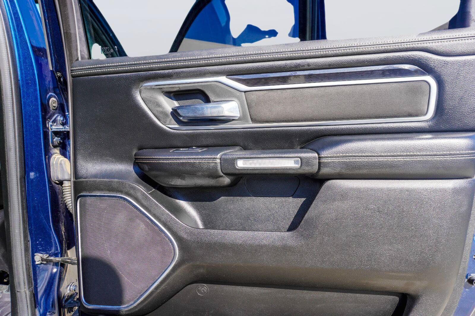 Used 2019 RAM 1500 Laramie AWD/4WD image 16