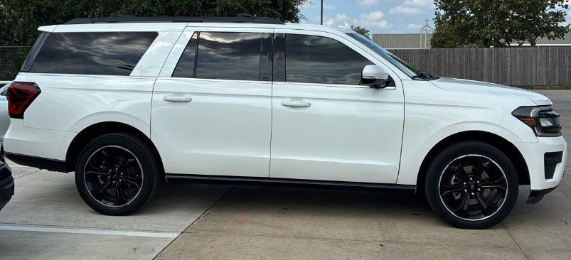 Used 2023 Ford Expedition Max Limited RWD image 4