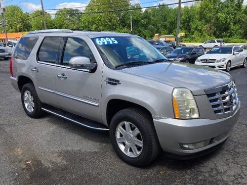 Used 2007 Cadillac Escalade AWD w/ Information Package image 1