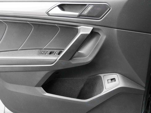 Used 2024 Volkswagen Tiguan SE R-Line image 28