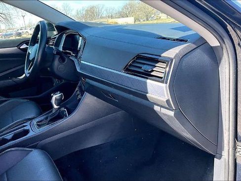 Used 2024 Volkswagen Jetta SE FWD image 14