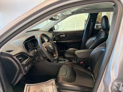 Used 2022 Jeep Cherokee Trailhawk w/ Comfort/Convenience Group image 10