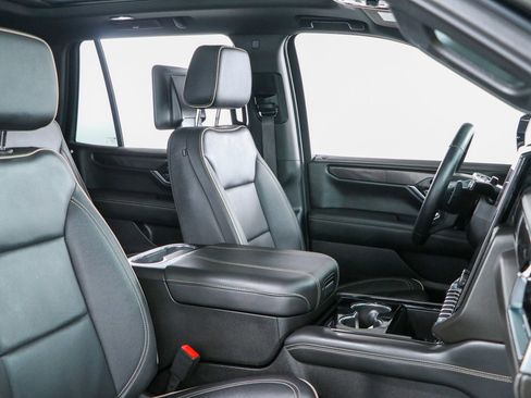 Used 2026 GMC Yukon Elevation w/ Elevation Premium Package AWD/4WD image 33