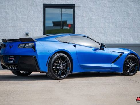 Used 2014 Chevrolet Corvette Stingray Z51 w/ 3LT Preferred Equipment Group image 4