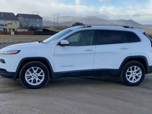 Used 2018 Jeep Cherokee Latitude image 5